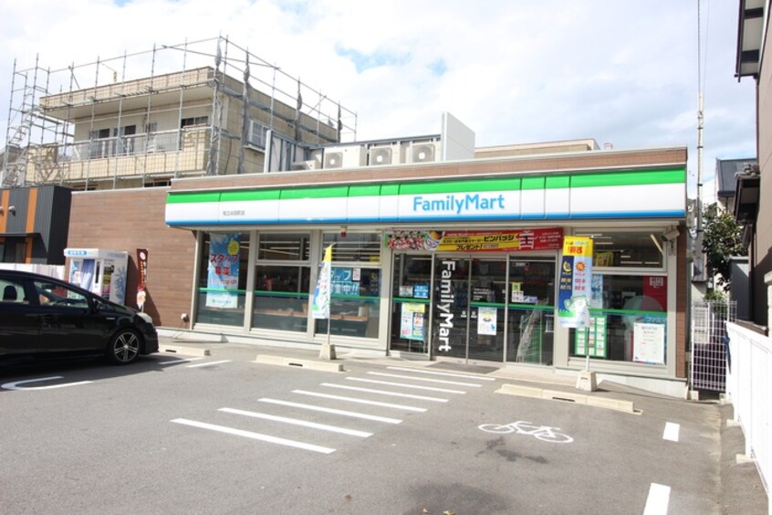 ファミリーマート知立谷田町店(コンビニ)まで120m サウスヒルイケダ