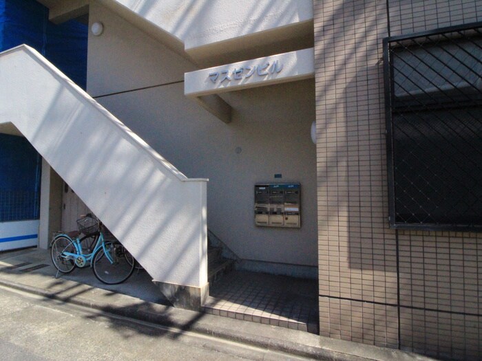 エントランス部分 マスゼンビル