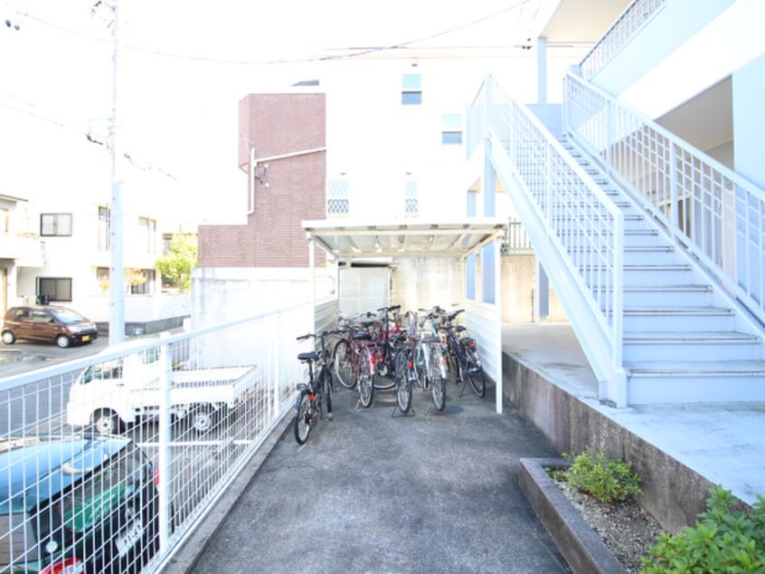駐輪場 タカネハイツ