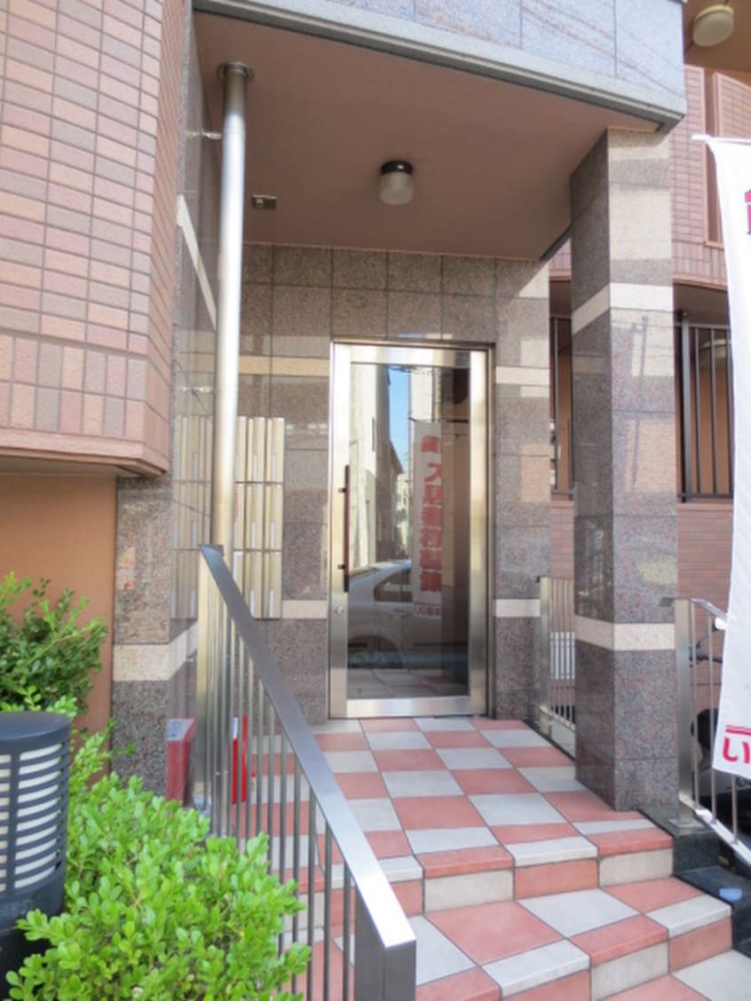 エントランス部分 シェーネ幸