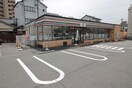 セブンイレブン(コンビニ)まで564m 小川町ハイツ