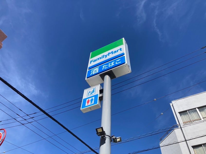 ファミリーマート 刈谷西店(コンビニ)まで746m ｱﾝﾌﾟﾙ-ﾙ　ﾘ-ﾌﾞﾙ　QUATRE