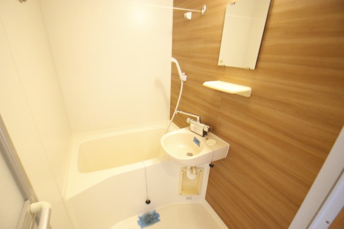 バス／シャワールーム等 サンピアオカヤス