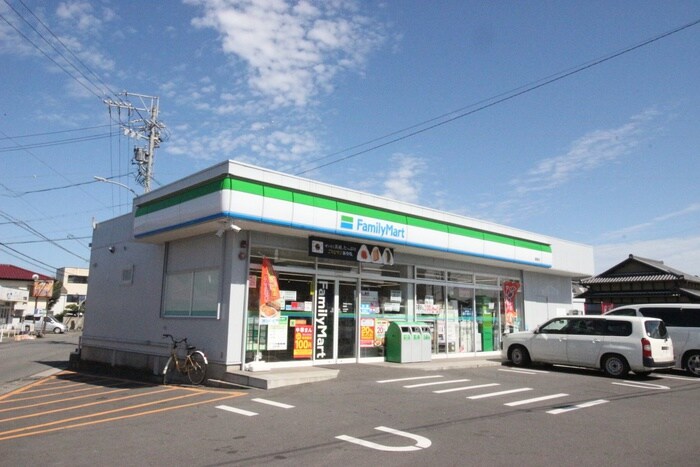 ファミリ－マ－ト福島店(コンビニ)まで76m シティハイツ服部
