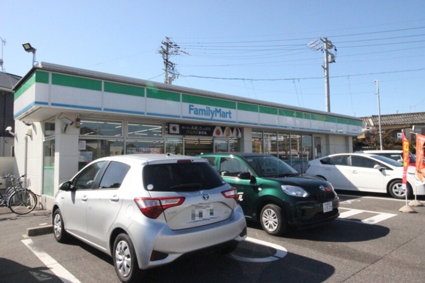 ファミリーマート中村東宿町店(コンビニ)まで377m LOE中村公園