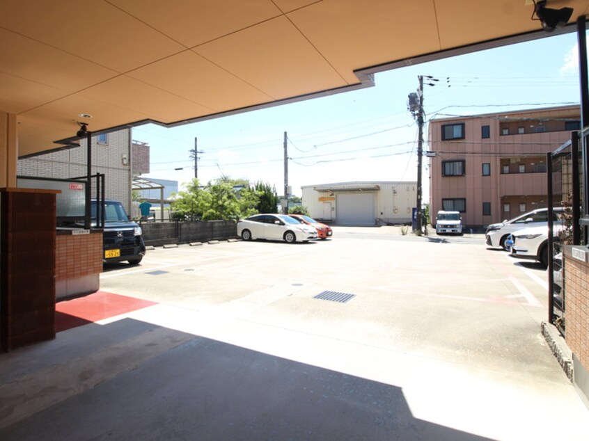 駐車場 ラフォーレ若慎