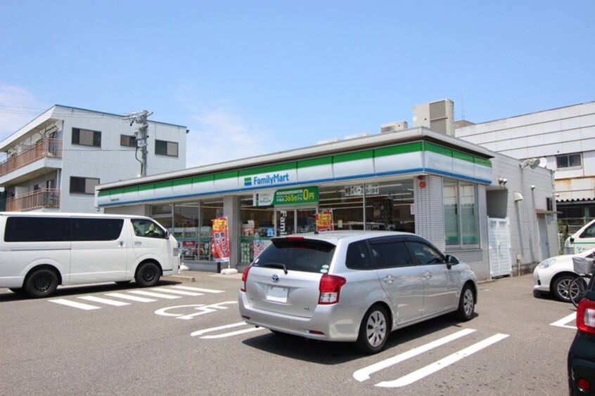 ファミリーマート新岩倉中本町店(コンビニ)まで270m メゾンドマ－ブル