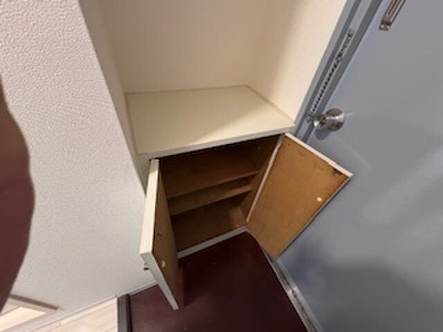 靴箱 ﾄ-ｶﾝｸﾞﾗﾝﾄﾞﾏﾝｼｮﾝ榮(718)