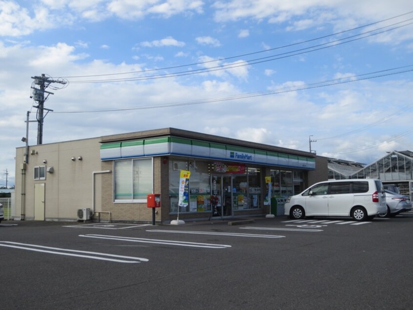 ファミリーマート(コンビニ)まで179m Garden Village J