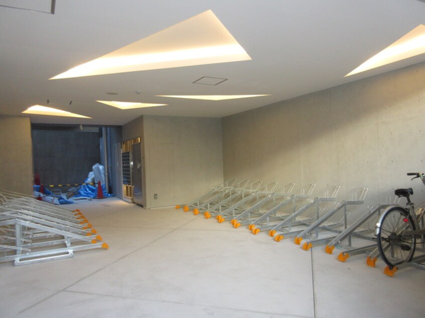 駐輪場 CHIKUSA RISE