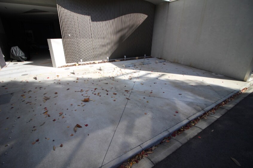 駐車場 CHIKUSA RISE