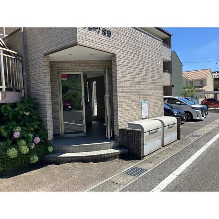 エントランス部分 グロ－リ栄町