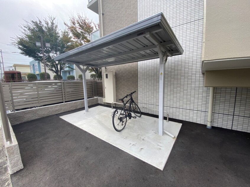 駐輪場 サンタリオ