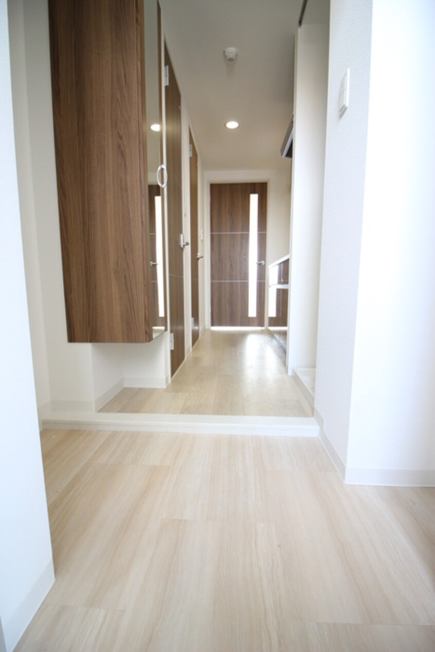 玄関 ドゥナーレ辻町