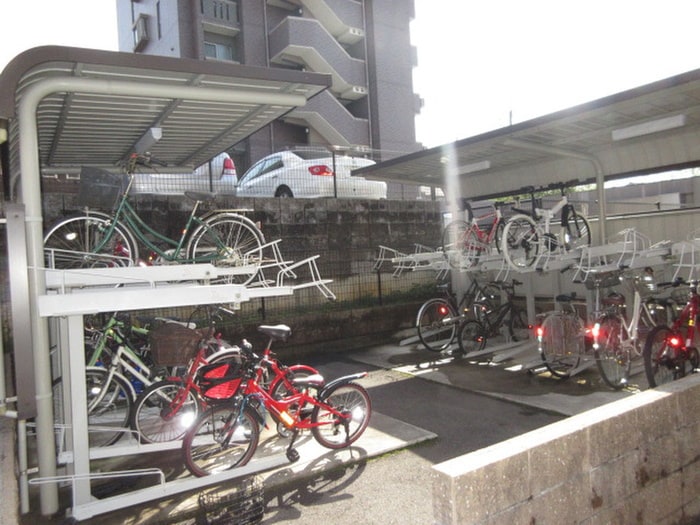 駐輪場 ラ・メゾン東山