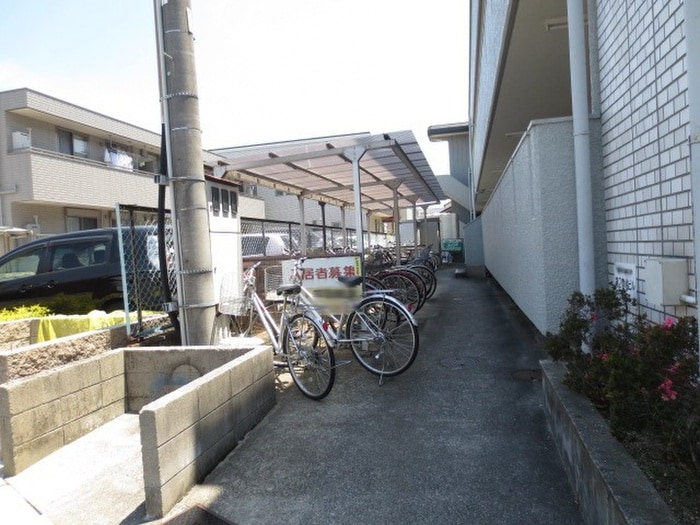 駐輪場 クイール八剣
