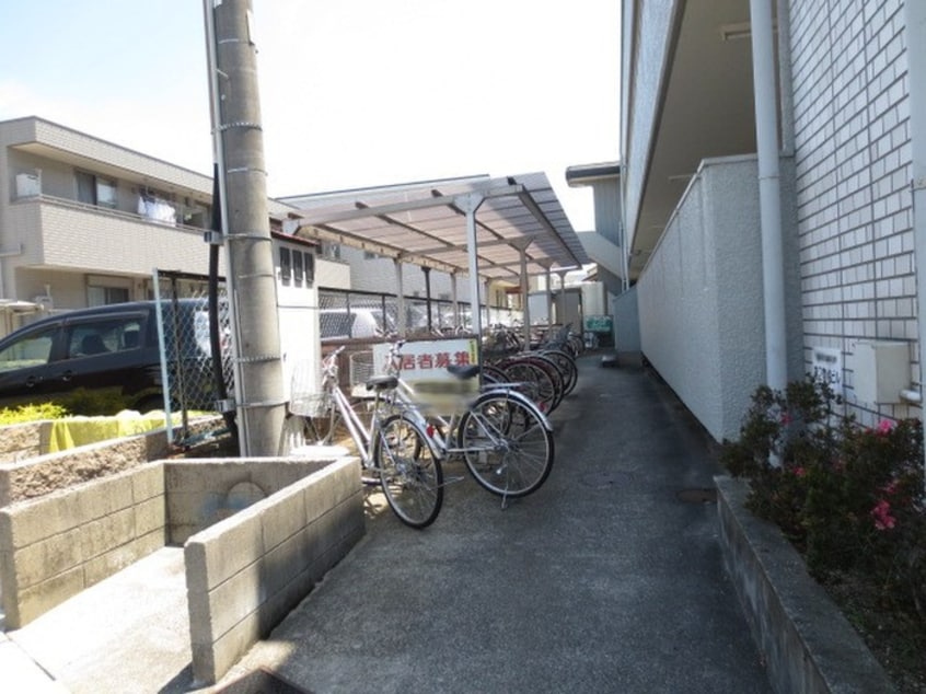 駐輪場 クイール八剣