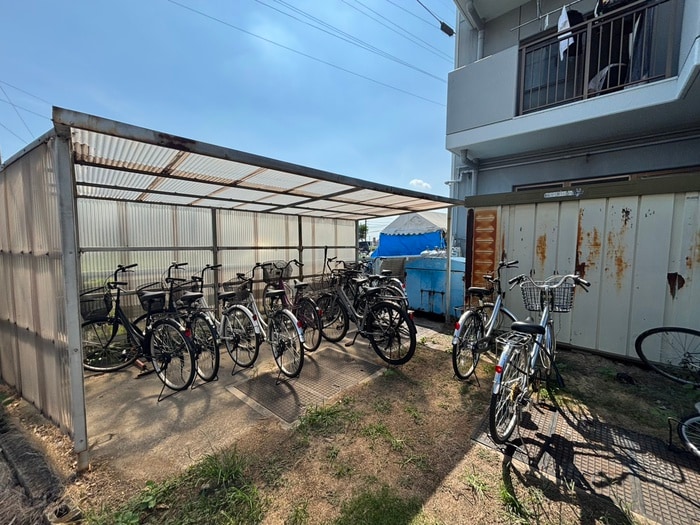 駐輪場 ライセル里