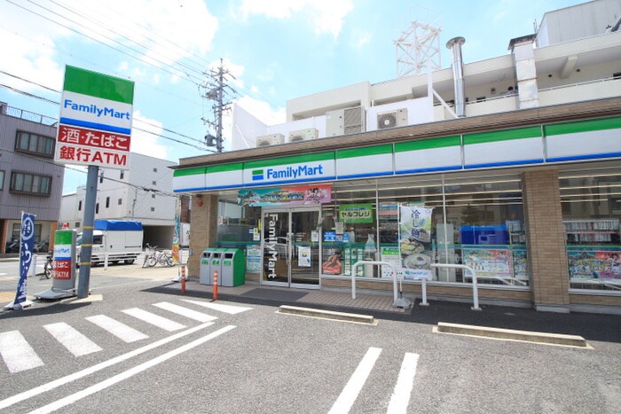 ファミリーマート代官町東店(コンビニ)まで170m クレサス代官・ｍ