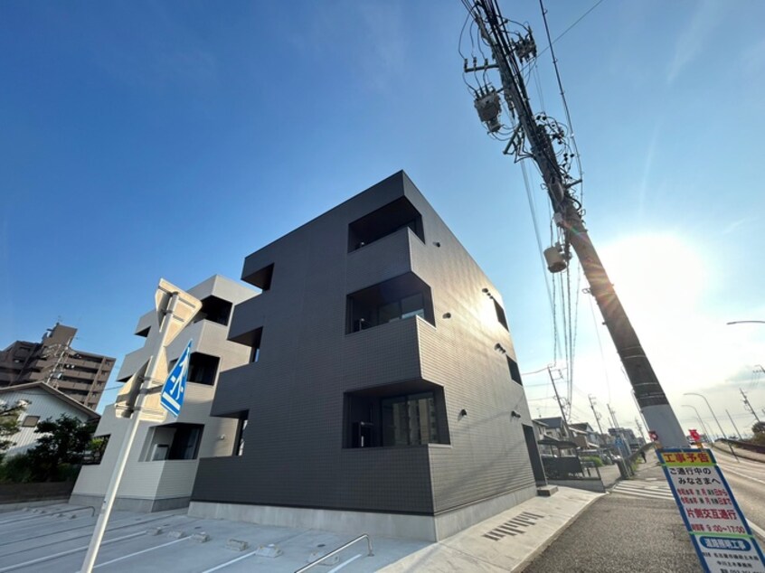 外観写真 GLANDBLUE　nagasukaⅢ