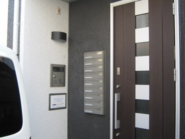 エントランス部分 ソリッド春岡