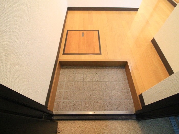 玄関 すみれビル