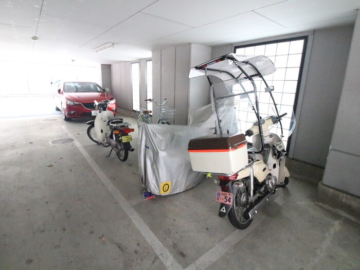 バイク置き場 メイワマンション