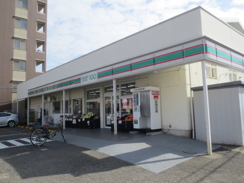 ローソン100岩倉中央町店(コンビニ)まで145m 新柳ビル