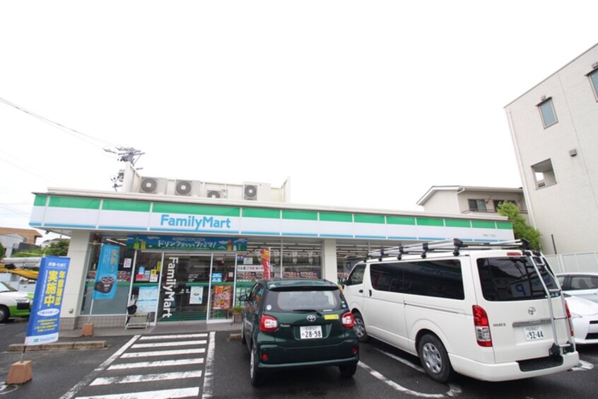 ファミリーマート(コンビニ)まで417m S-RESIDENCE堀田beaute