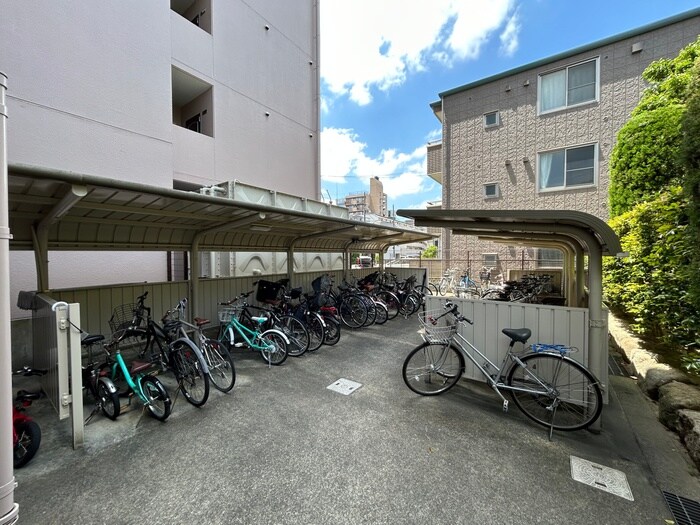 駐輪場 グレ－ス川村