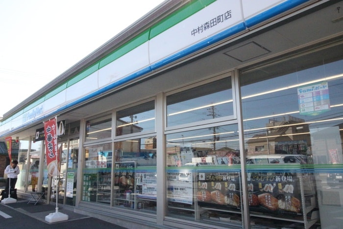 ファミリーマート(コンビニ)まで270m カシミール本陣