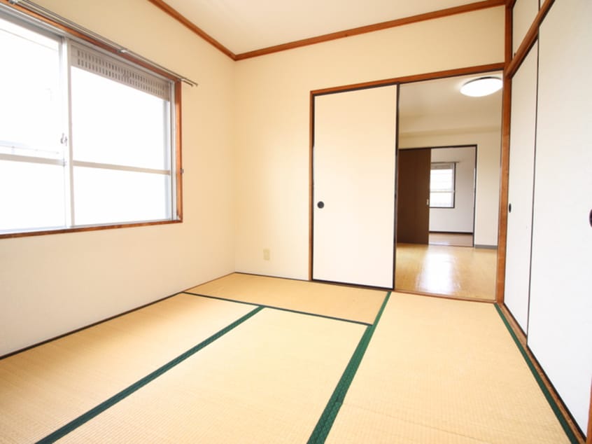 居室 レーベン美里