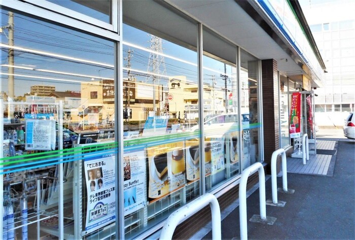 ファミリーマート(コンビニ)まで482m パレス東刈谷　Ａ