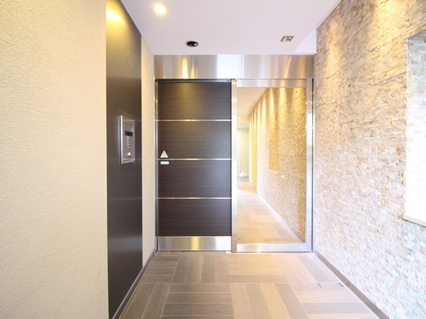 エントランス部分 ロイジェント栄