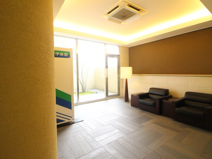 エントランス部分 ロイジェント栄