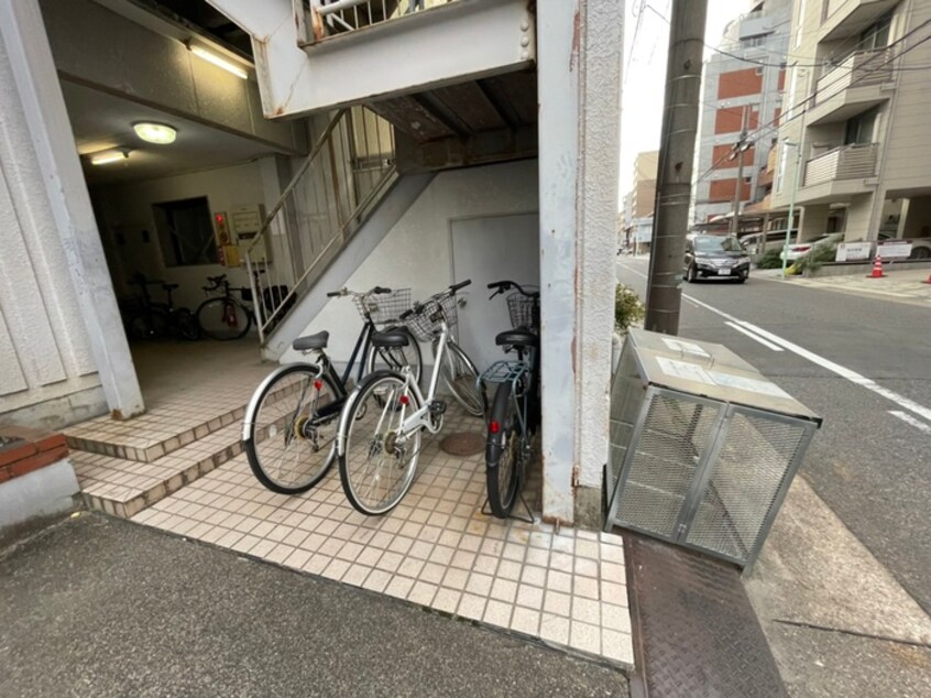 駐輪場 コーポ稲名