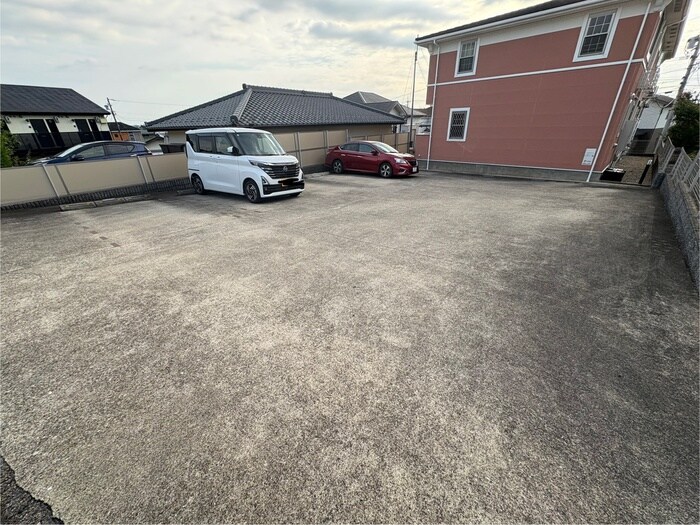 駐車場 サンリットララ