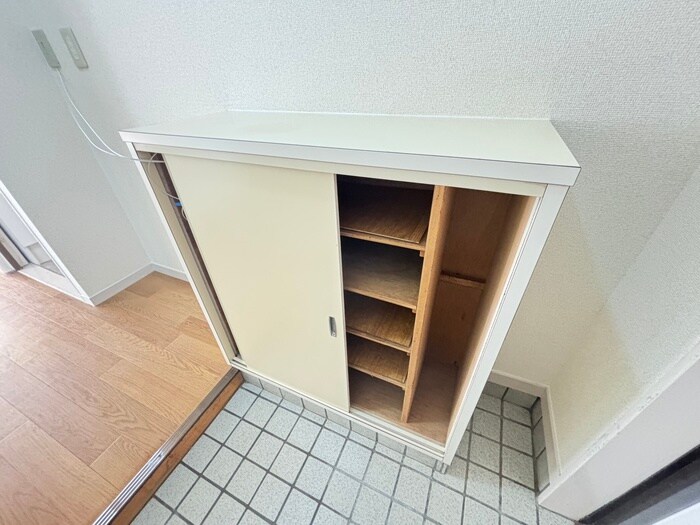 靴箱 仁ビル