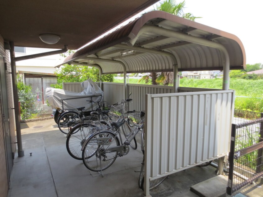 駐輪場 ルミエールＥ