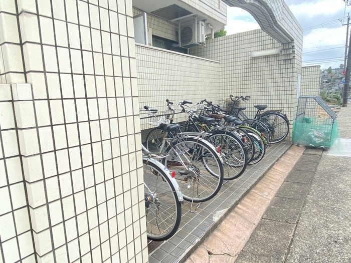 駐輪場 メゾン・ド・サージュ（301）