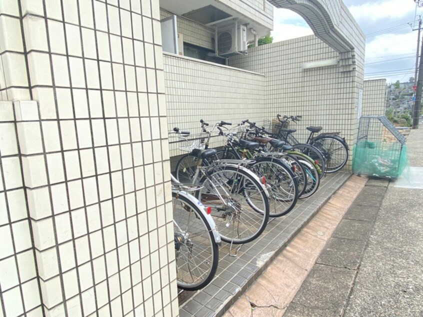 駐輪場 メゾン・ド・サージュ（301）
