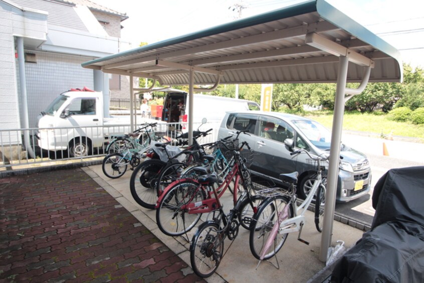 駐輪場 フレマリール安藤