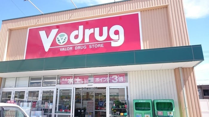 Vドラッグ岡崎牧御堂店(ドラッグストア)まで302m コーポ西浦Ⅱ
