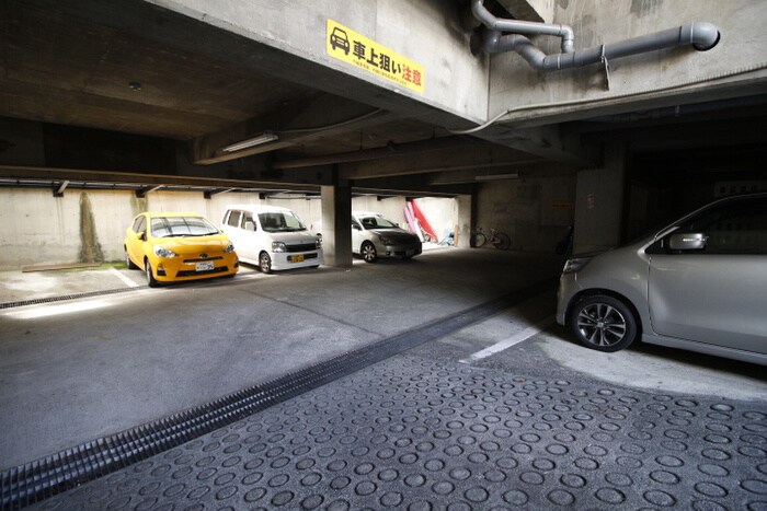 駐車場 高見かえでビル