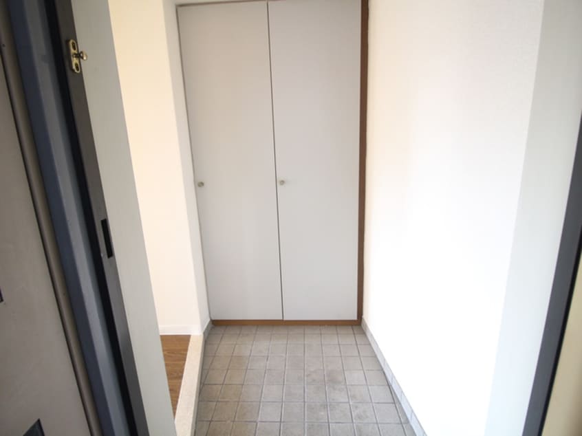 玄関 サンリバ－イナダ