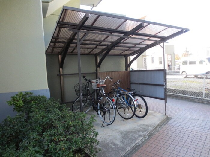 駐輪場 マンション杉