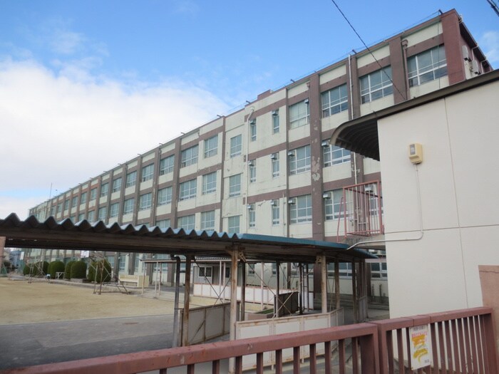 駒方中学校(中学校/中等教育学校)まで1370m 八事石坂ビル