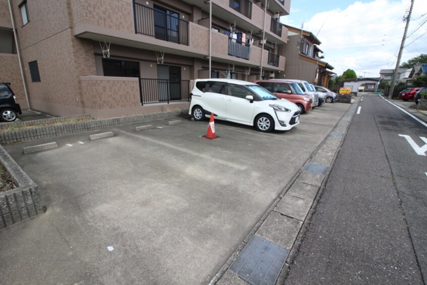駐車場 ソレ－ユ五条壱番館