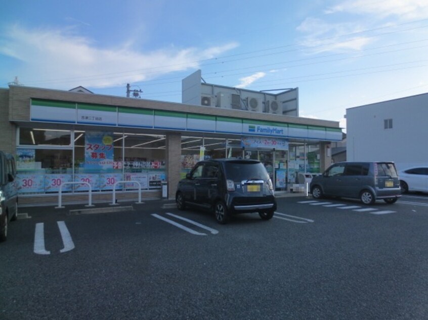 ファミリーマート吉津二丁目店(コンビニ)まで437m KT PLACE