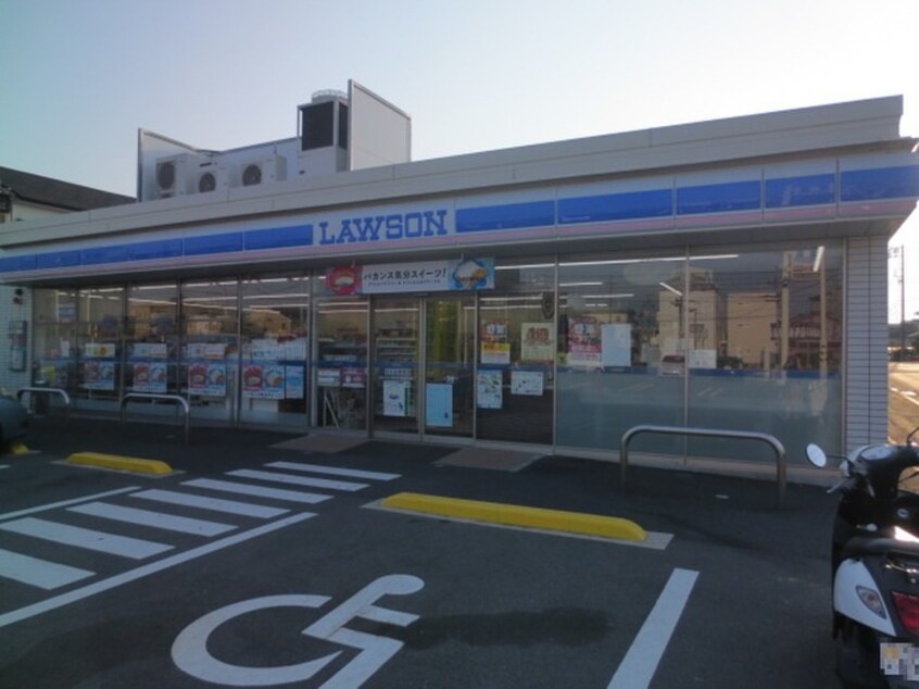 ローソン中川中島新町店(コンビニ)まで135m LE　COCON東中島町